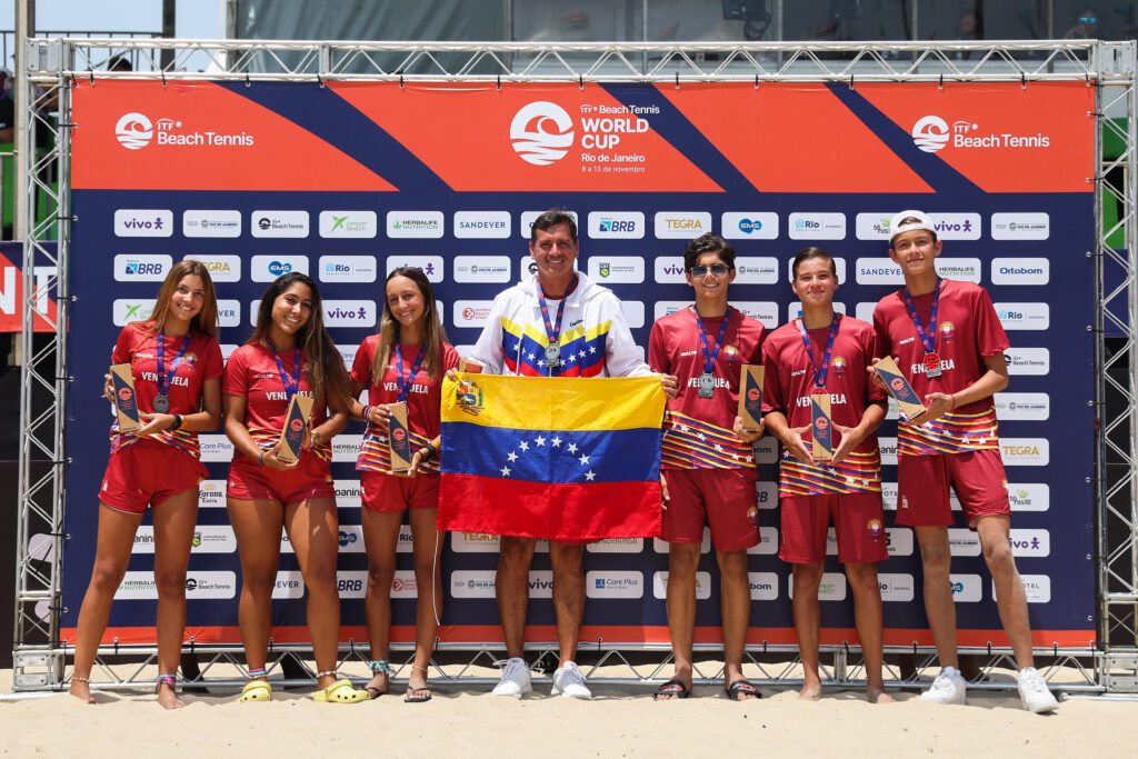 El equipo venezolano finalizó como subcampón del Mundial Juvenil de Tenis de Playa 2022