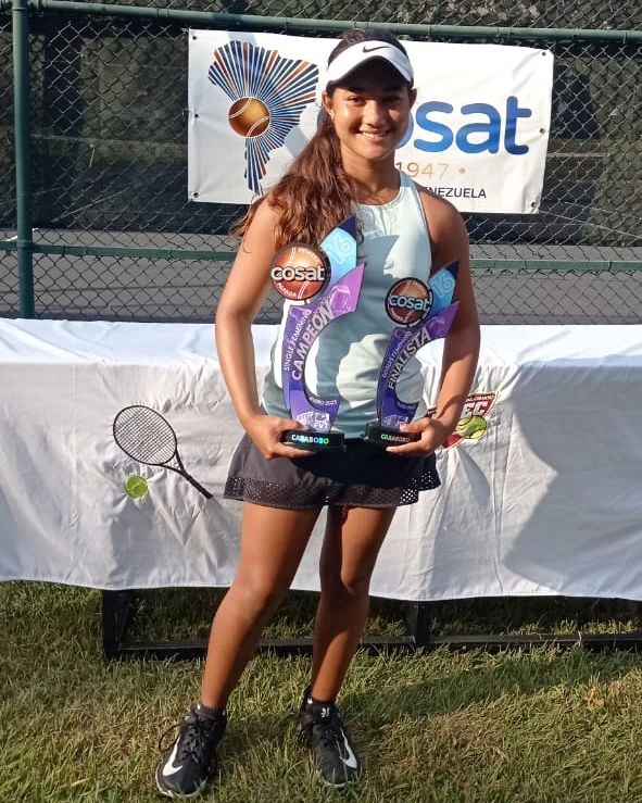 Andrea Landaeta, campeona individual y subcampeona de dobles en 16 años