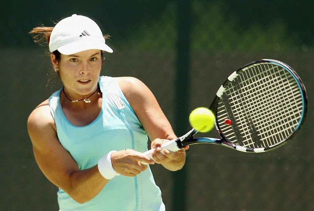 María Alejandra Vento en acción en el Abierto de Canberra de la WTA
